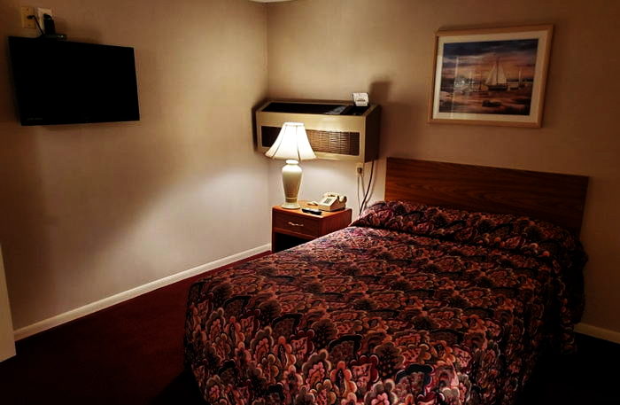 Manistique Motel - From Web Listing (newer photo)